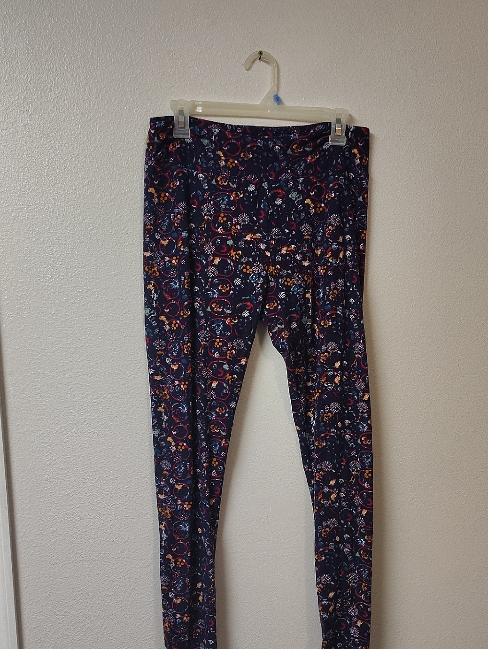 LuLaRoe Navy‎ Floral Leggings with Multicolor Blooms 111
